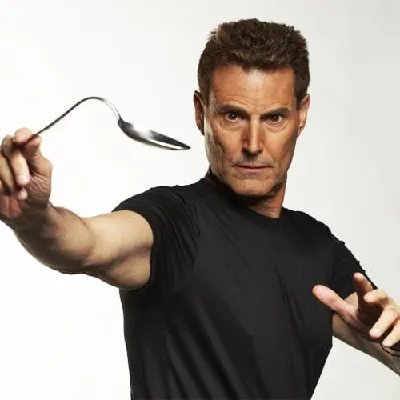 Uri Geller Official Speaker Profile Image