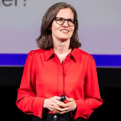 Harriet Beveridge Official Speaker Profile Image