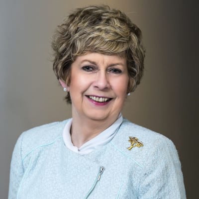 Ellen Gunning Official Speaker Profile Picture